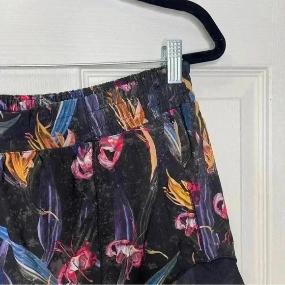 Lululemon Hotty Hot Low-Rise Lined Short 4" Sz 14 - Picture 3 of 10